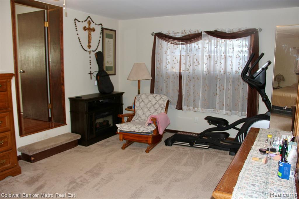 4092 Woodstock Road, Waterford, MI 48328 — Photo 29