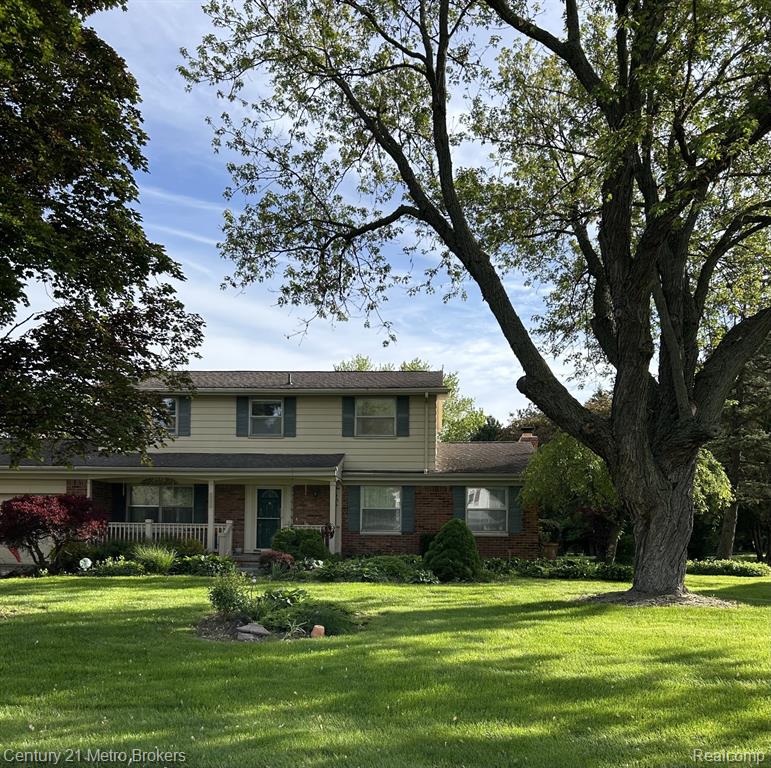 4315 Crestknoll Drive, Grand Blanc, MI 48439 — front exterior