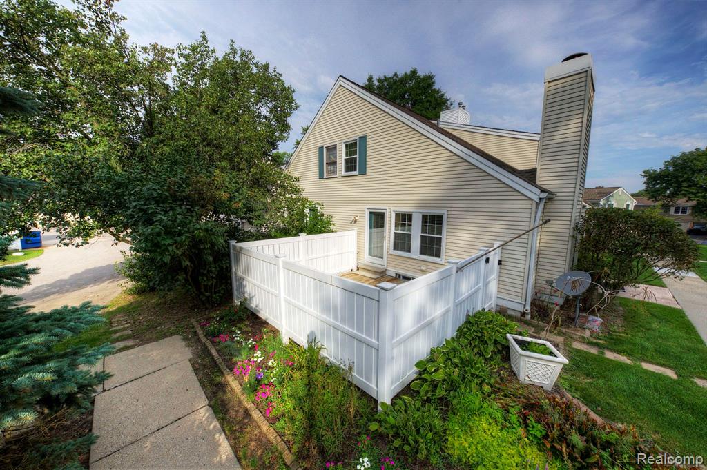 20832 E Glen Haven Circle, Northville, MI 48167 — Photo 24