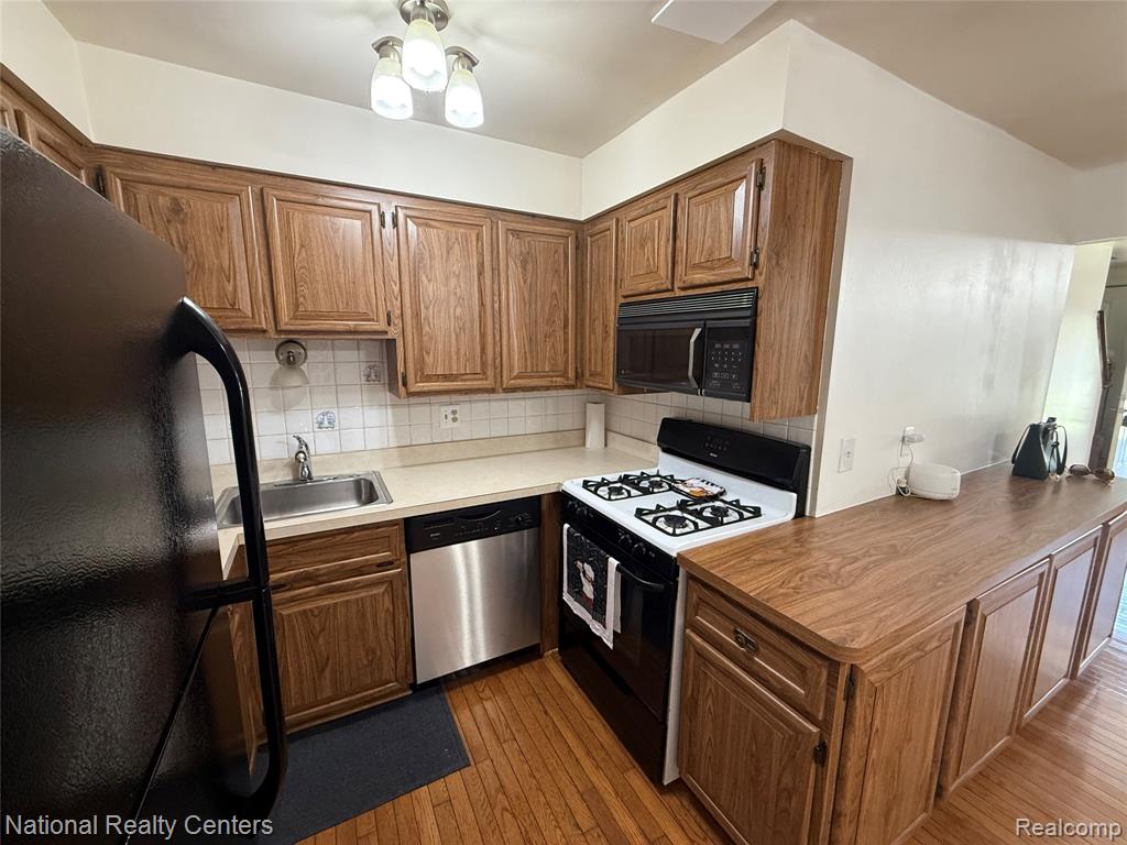 8416 Hickory Drive, Sterling Heights, MI 48312 — Photo 8