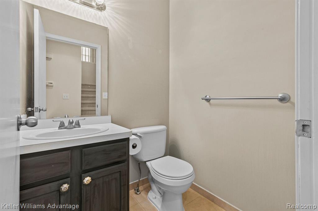 2527 PINE Drive, Wixom, MI 48393 — Photo 15