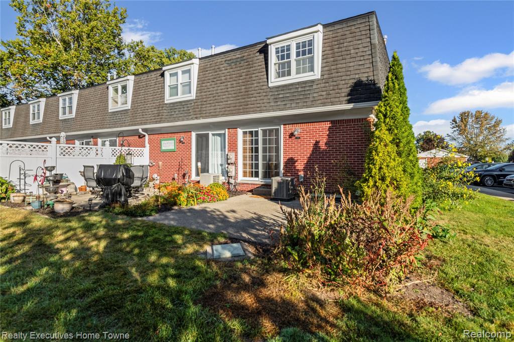 45709 Kensington, Utica, MI 48317 — Photo 22