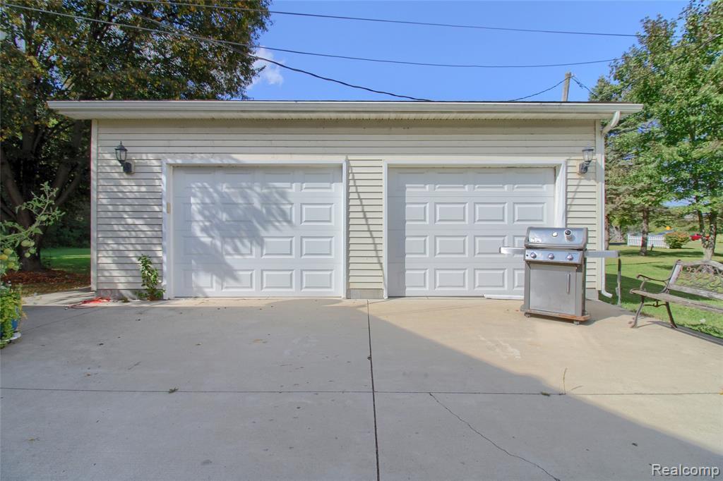 600 Oakville Waltz Road, New Boston, MI 48164 — Photo 40