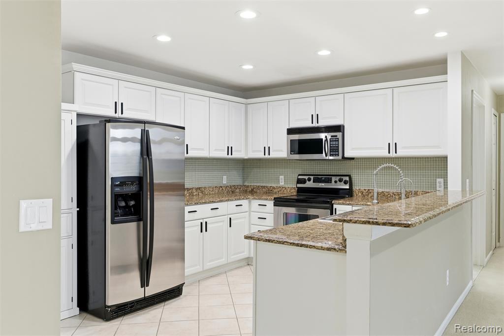 5259 Twin Oaks Drive, Sterling Heights, MI 48314 — Photo 9