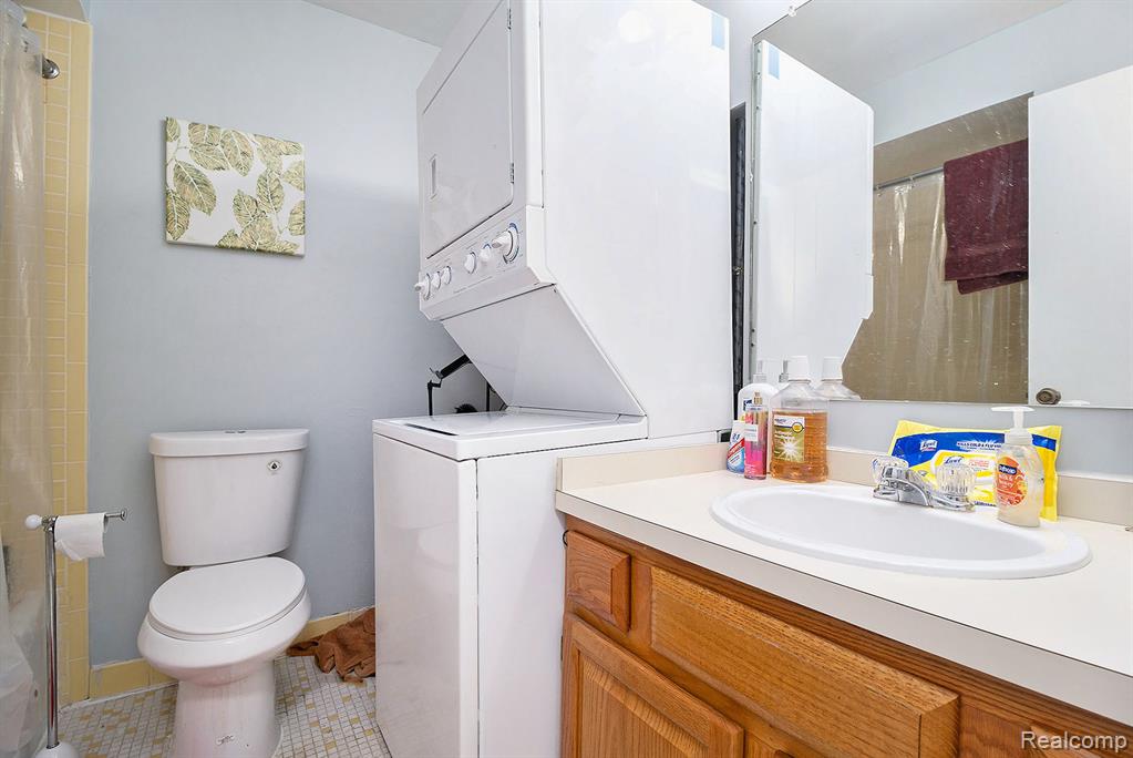 654 E FOX HILLS Drive, Bloomfield Hills, MI 48304 — Photo 16