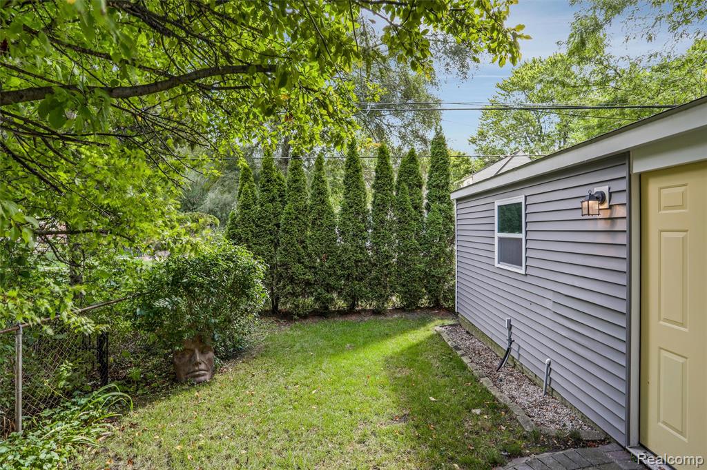 812 N Edison Avenue, Royal Oak, MI 48067 — Photo 32
