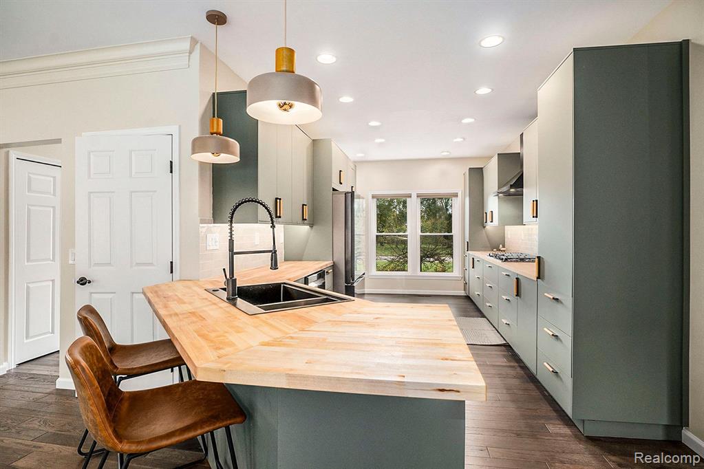 5489 Pine Lake Drive, Brighton, MI 48116 — Photo 11