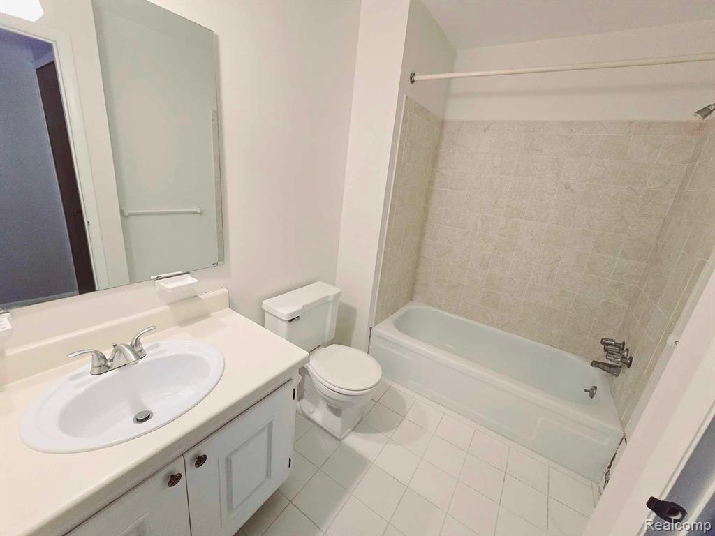 24450 BASHIAN Drive, Novi, MI — Photo 16
