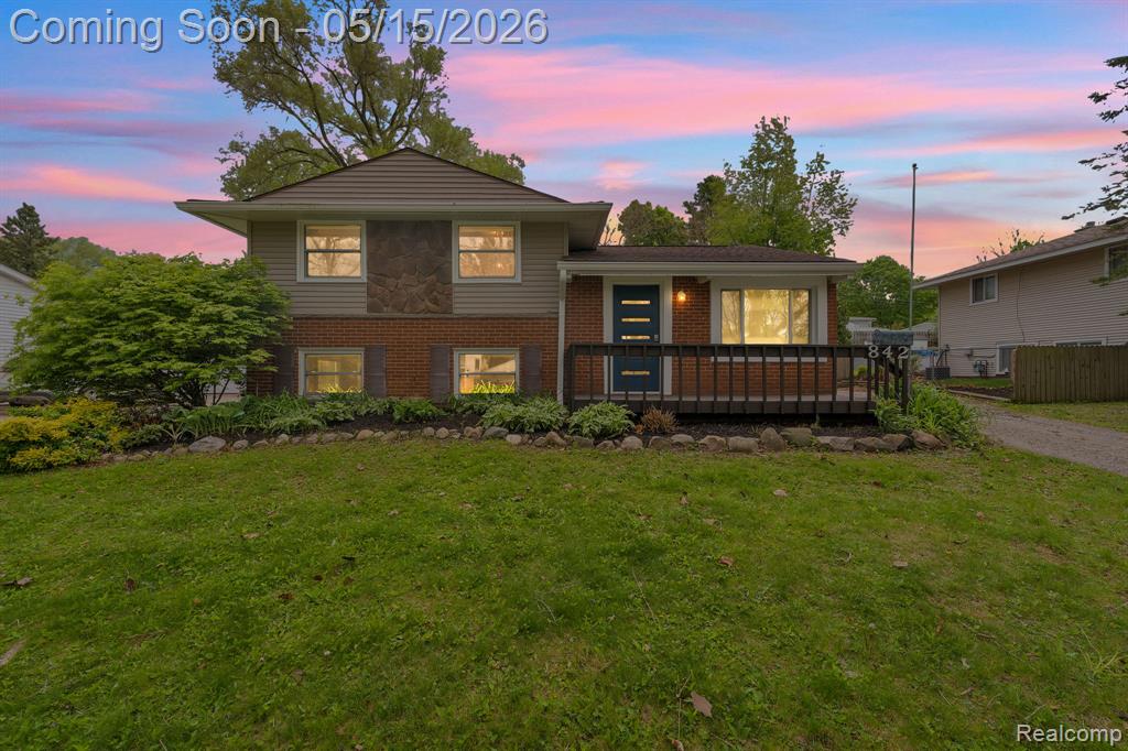 842 Bird Song Drive, Milford, MI 48381 — front exterior