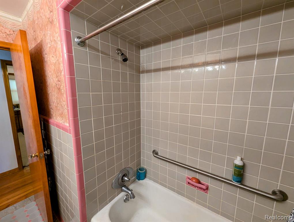 8242 Racine Road, Warren, MI 48093 — Photo 9