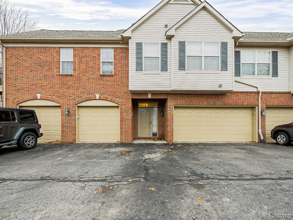 23461 Williamsburg Circle, Woodhaven, MI 48183