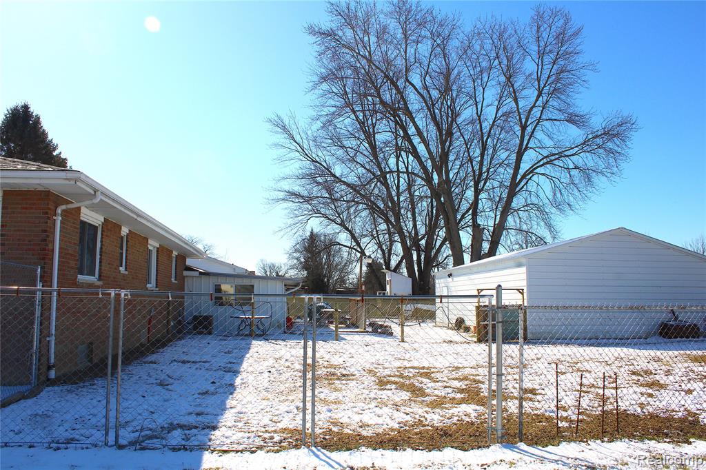 1627 McAlpine Drive, Mount Morris, MI 48458 — Photo 9