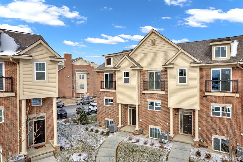 41600 ORIANNA Lane, 14, Novi, MI — Photo 2