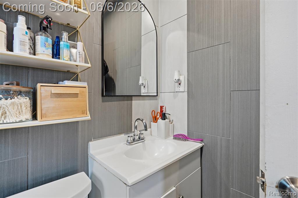 7723 Hazelton Street, Dearborn Heights, MI 48127 — Photo 22