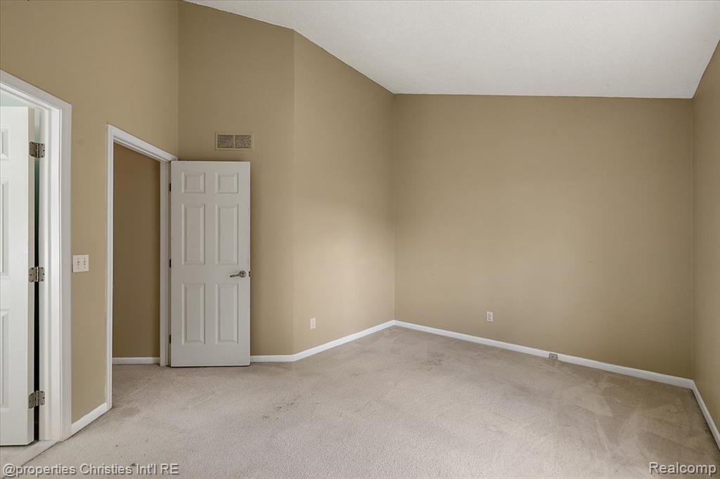 6873 Fox Lane, Waterford, MI 48327 — Photo 35