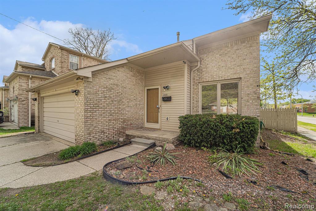 6075 N VERNON Street, Dearborn Heights, MI 48127 — Photo 3