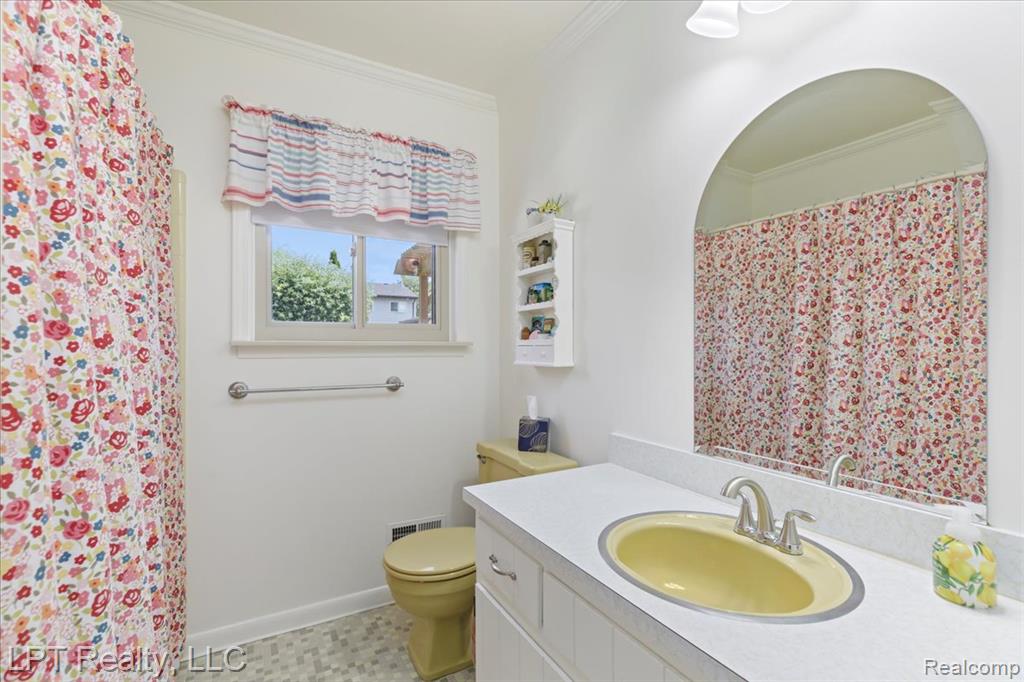 50422 Spruce Drive, Chesterfield, MI 48047 — Photo 17