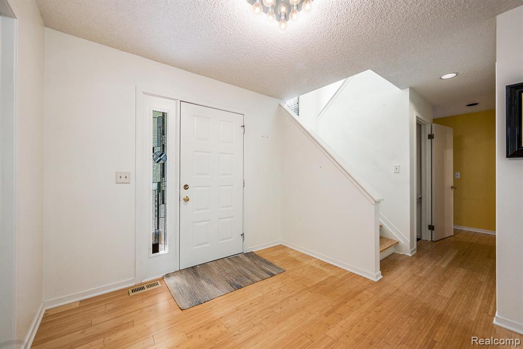 7446 Pepper Creek, West Bloomfield, MI — Photo 5