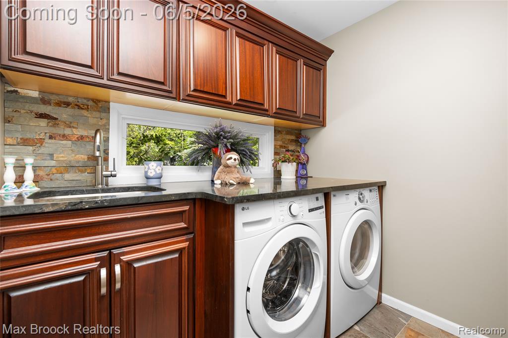 6294 Lindsay Court, West Bloomfield, MI 48324 — Photo 35