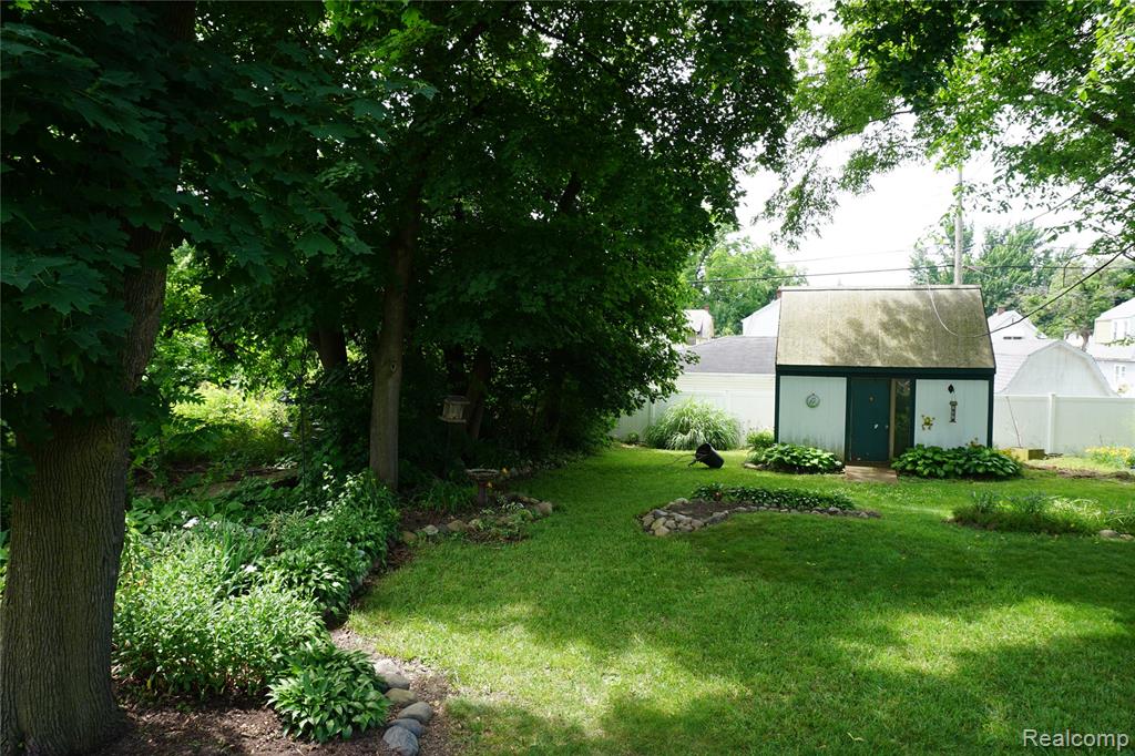 955 N Chevrolet Avenue, Flint, MI 48504 — Photo 39