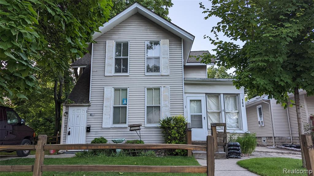 104 Grand Avenue, Mount Clemens, MI 48043