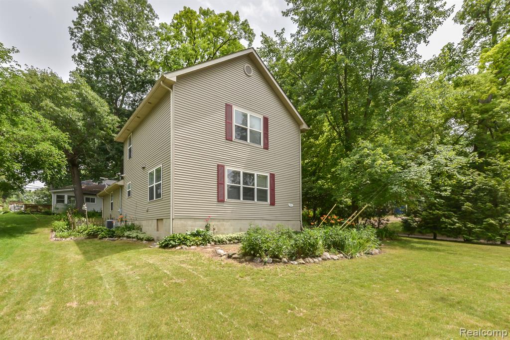 7860 LAKESHORE Road, Whitmore Lake, MI 48189 — Photo 16