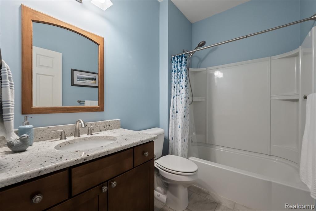 49121 Garrett Court, Macomb, MI 48042 — Photo 15