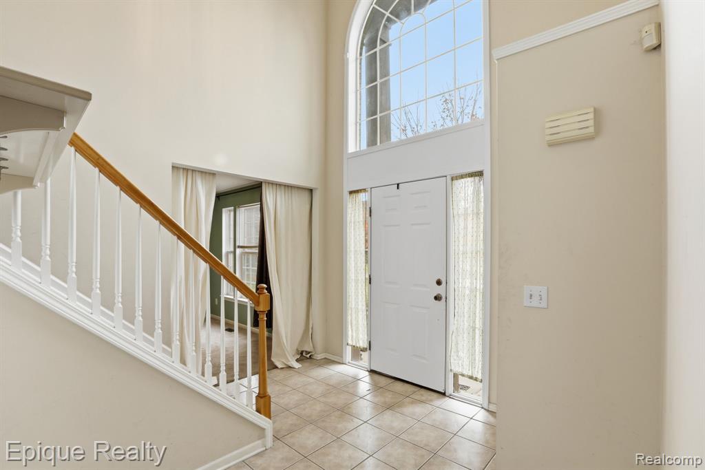 755 Lacosta Court, Pontiac, MI 48340 — Photo 4
