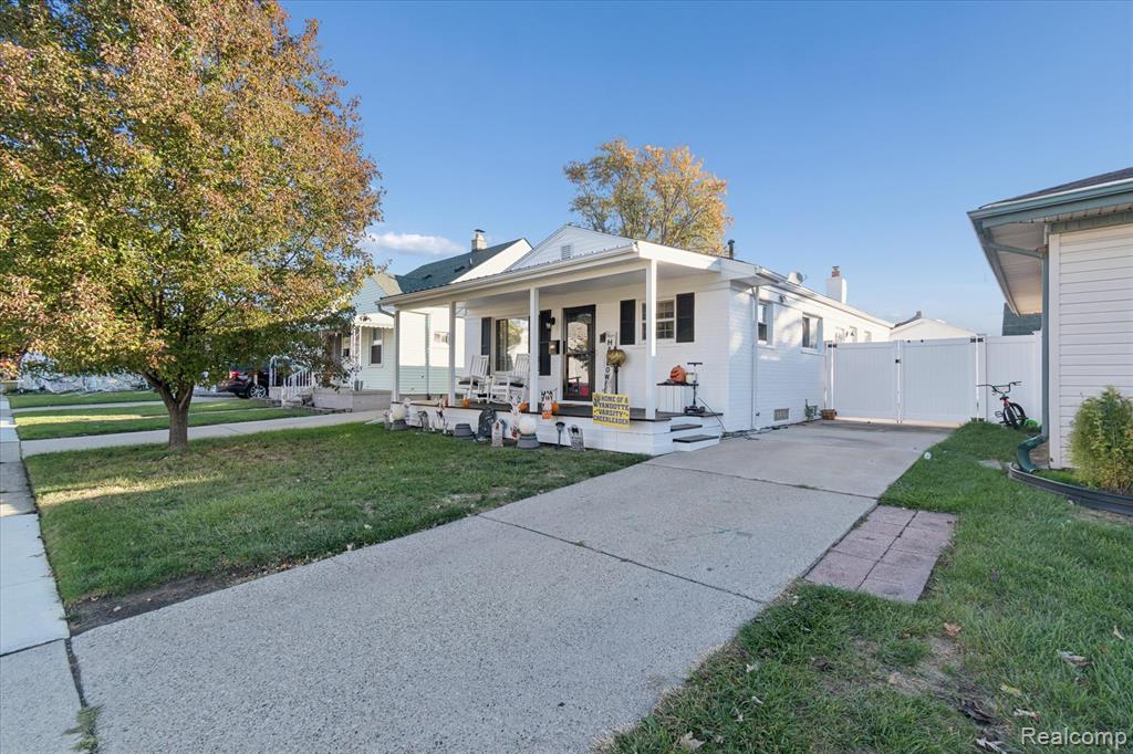 901 Cora Street, Wyandotte, MI 48192 — Photo 4
