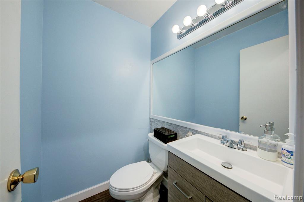 41674 BEDFORD Drive, Canton, MI 48187 — Photo 15