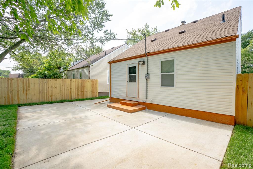 8068 Patton Street, Detroit, MI 48228 — Photo 40