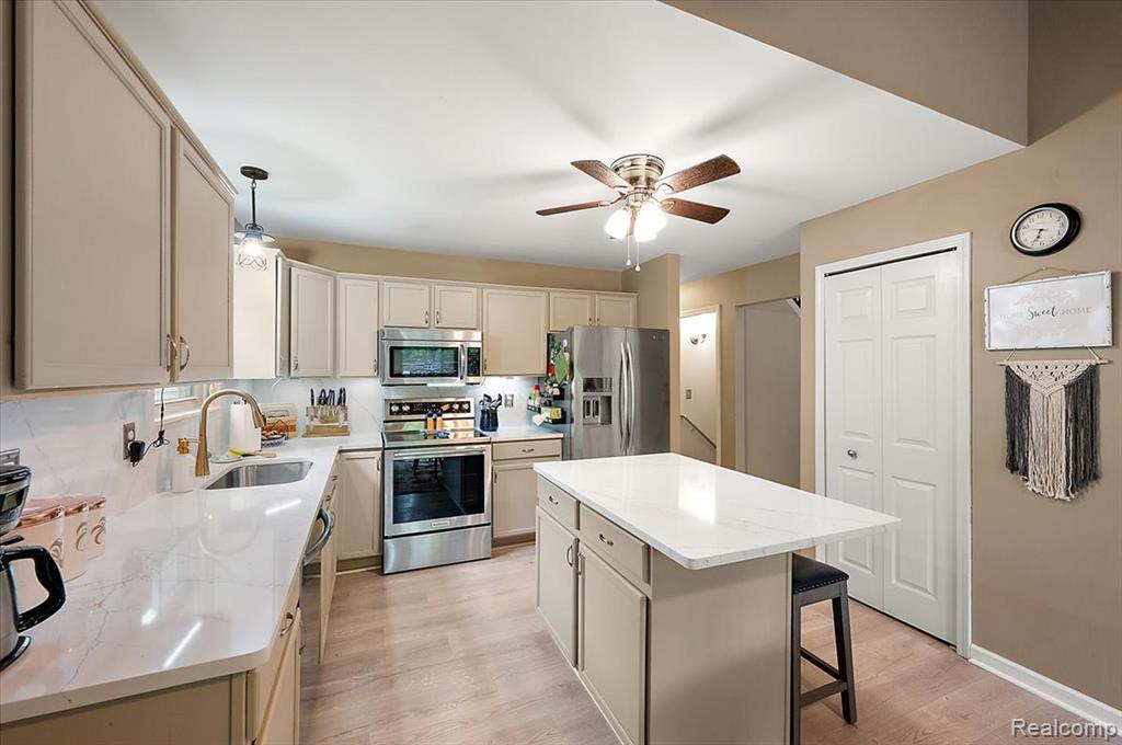607 Salus Drive, Waterford, MI 48327 — Photo 11