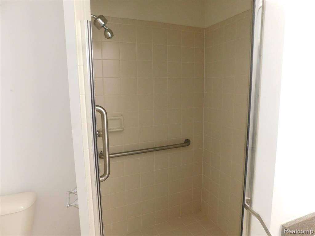 5589 Twin Oaks Drive, Sterling Heights, MI 48314 — Photo 22