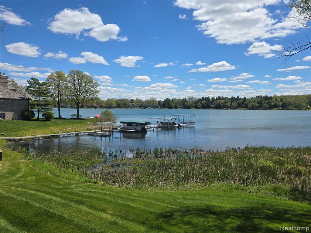 24 Chateaux Du Lac, Fenton, MI 48430 — Photo 9