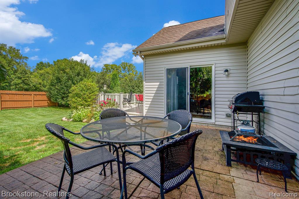 7673 PAINT CREEK Drive, Ypsilanti, MI 48197 — Photo 16