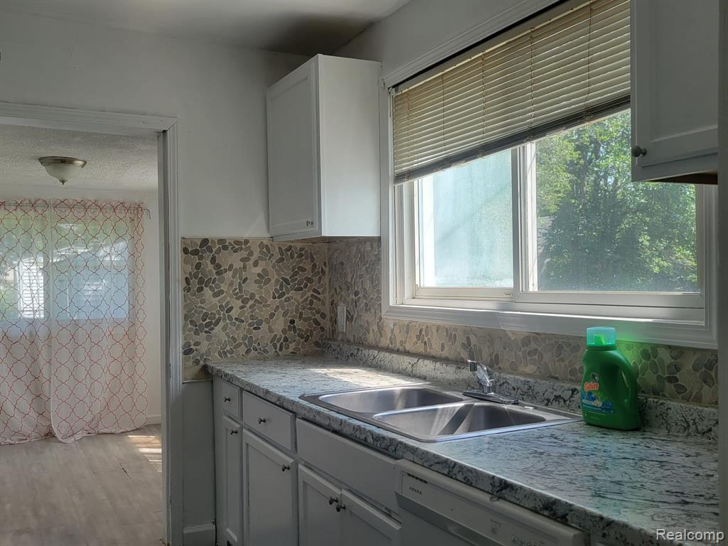 7027 Chalmers Avenue, Warren, MI 48091 — Photo 17