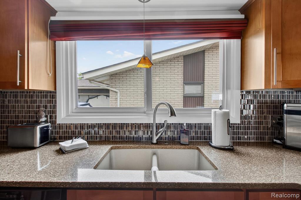 4834 Hillcrest Road, Trenton, MI 48183 — Photo 9