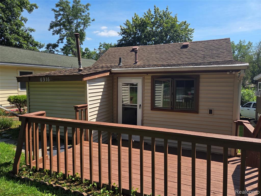 6316 Oakdale Drive, Brighton, MI 48116 — front exterior