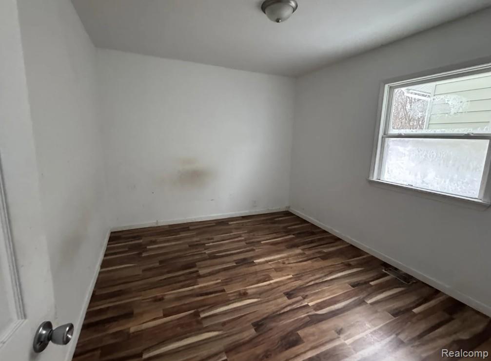 2099 Brady Avenue, Burton, MI 48529 — Photo 6