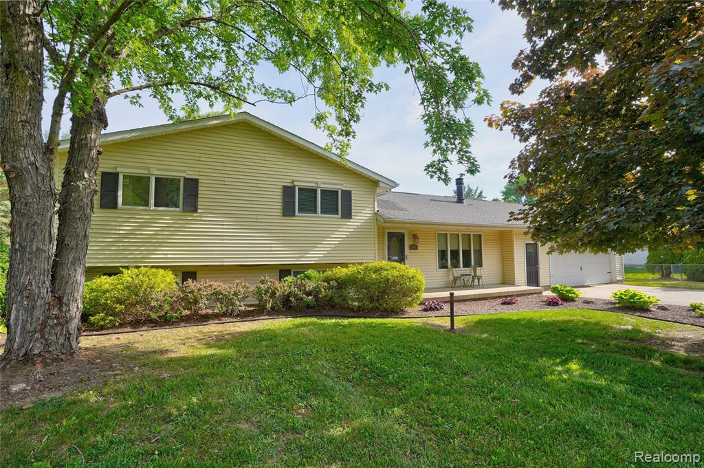 1055 E Hollywood Boulevard, Clio, MI 48420