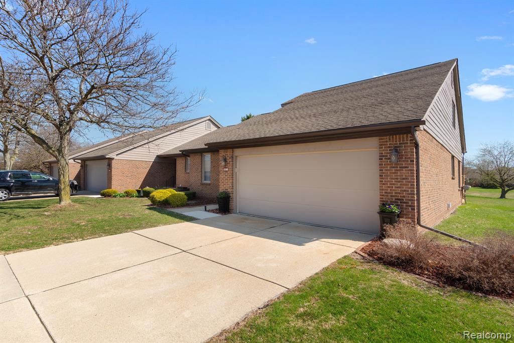 45800 MEADOWS Circle W, Macomb, MI 48044 — Photo 2