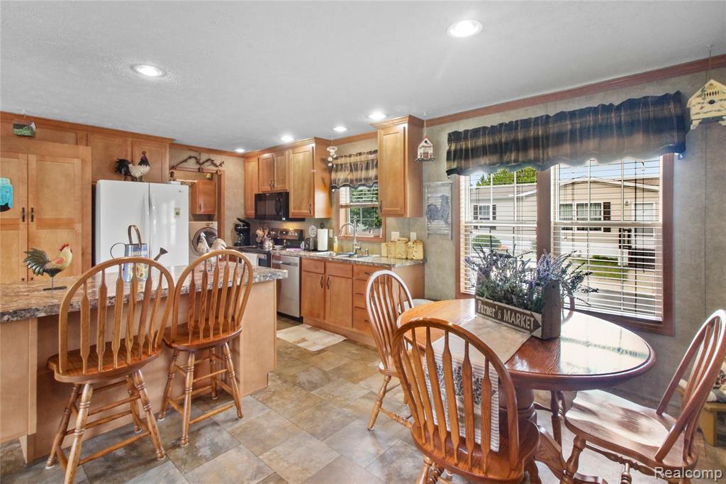 501 Kinloch, Temperance, MI 48182 — Photo 6