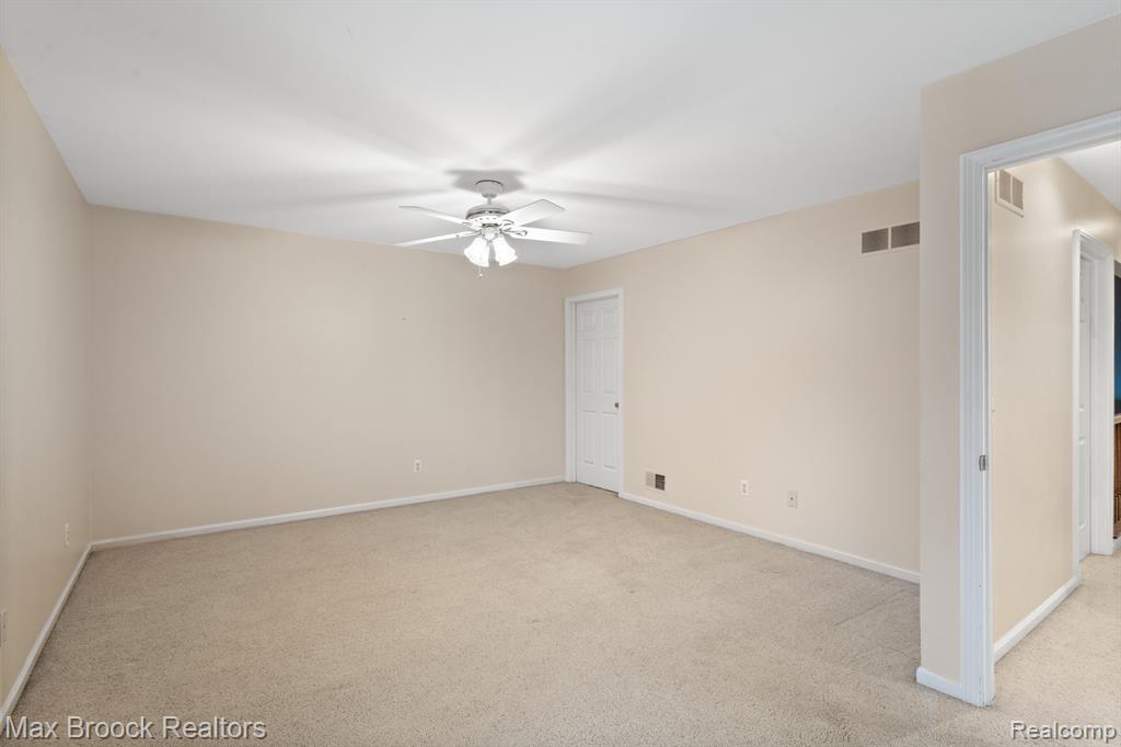 55222 BOARDWALK Drive, Shelby Twp, MI 48316 — Photo 18