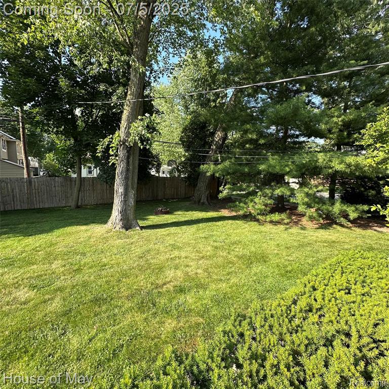 587 E 14 MILE Road, Birmingham, MI 48009 — Photo 3