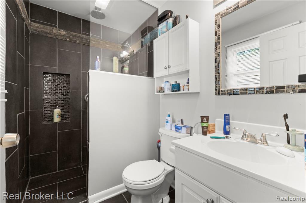 4268 Ravenswood Road, Port Huron, MI 48060 — Photo 24
