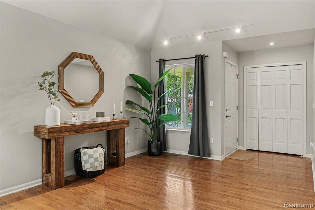 521 Macwilliams Lane, 11, Royal Oak, MI 48067 — Photo 3