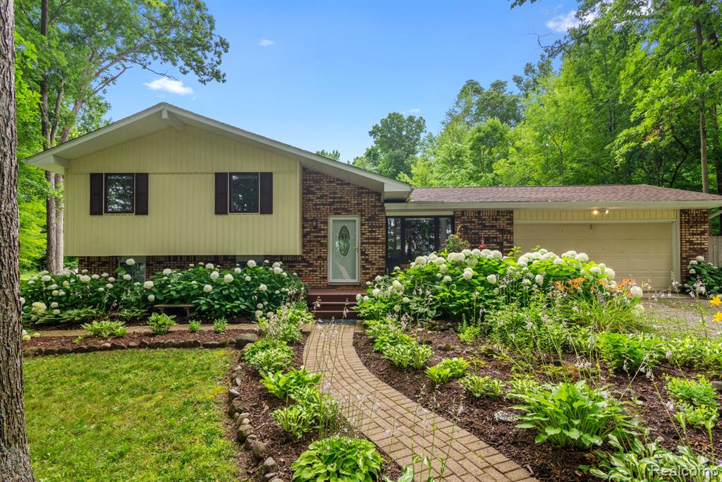 5500 Hartland Road, Fenton, MI 48430 — Photo 27