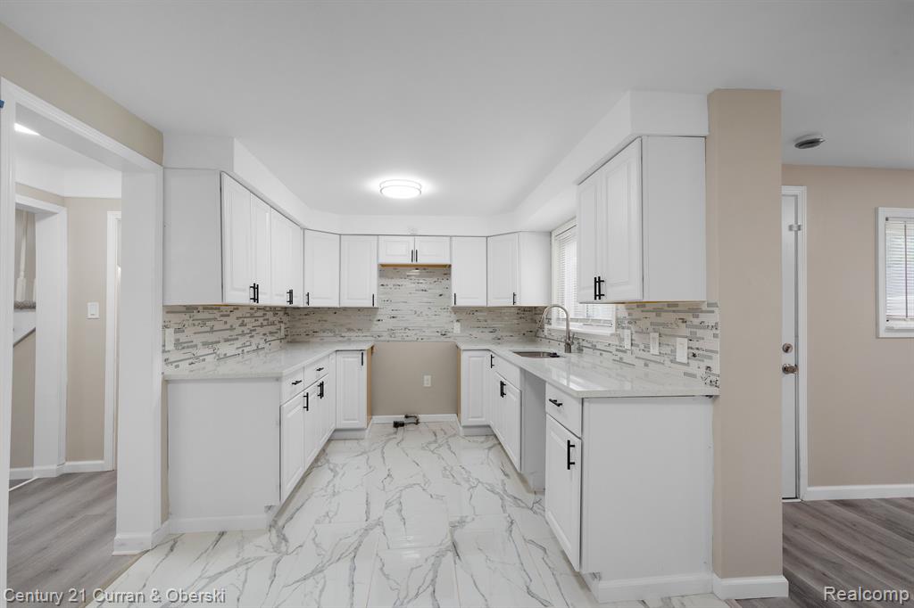 8771 E OUTER Drive, Detroit, MI 48213 — Photo 12