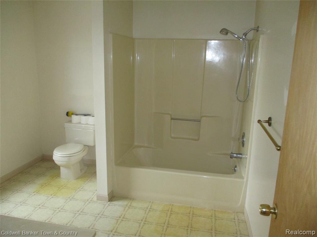 9102 Lake Crest Drive, Whitmore Lake, MI 48189 — Photo 32