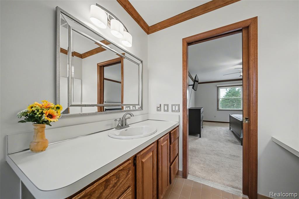 37764 Stableview Drive, Farmington, MI 48335 — Photo 33